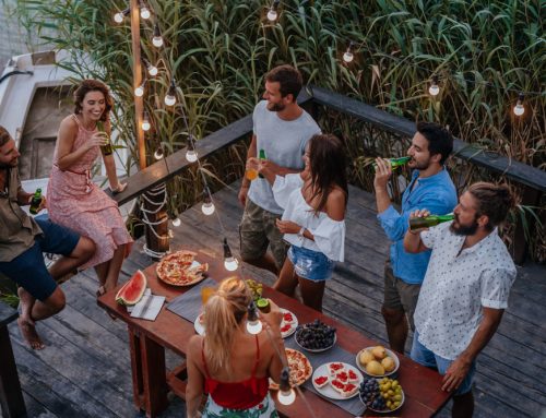 Hosting Dock & Dine: Floating Dinner Parties at Your Lake Home